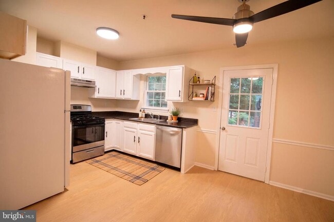Photo - 1330 Hampshire Dr