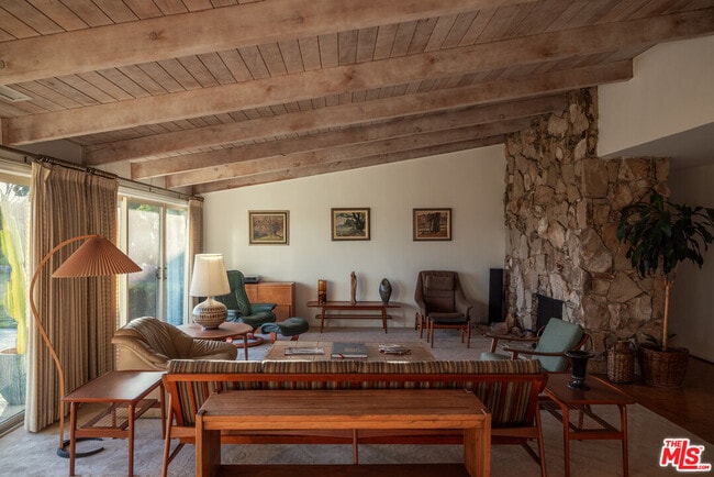 Building Photo - 2701 Lake Hollywood Dr