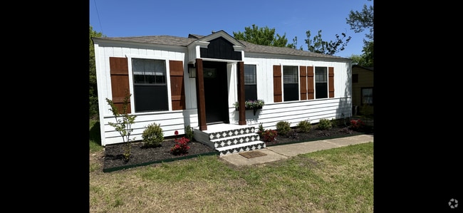 Building Photo - Beautiful River Oaks home 3 bed 1 bath Cov...