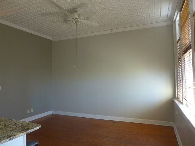 Building Photo - 112 N John St Unit 3