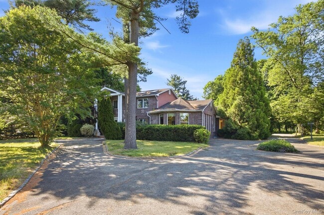 Photo - 1 Bridle Path Dr