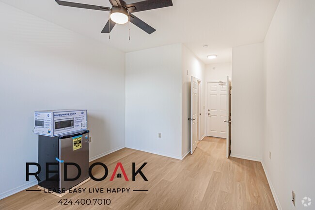 Building Photo - Welcoming Studio with Hardwood Style Floor... Unit 224 Rental