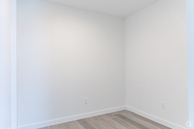 1BR + Den, 1BA - 735SF - Den