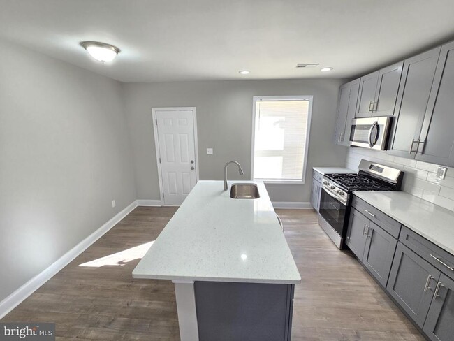 Photo - 3169 Ravenwood Ave