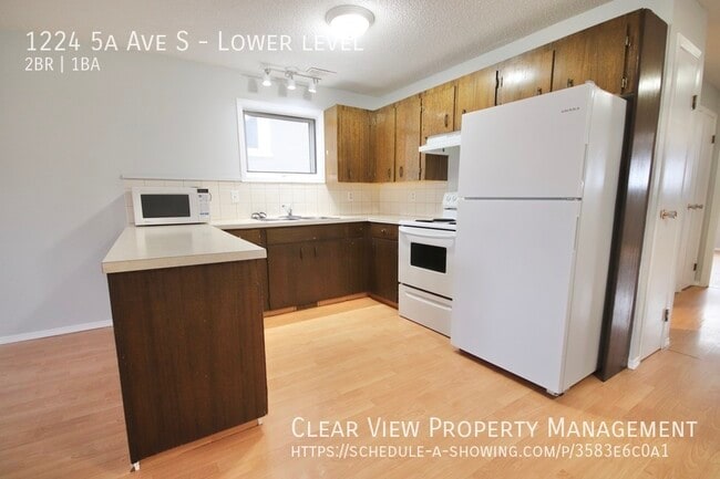 Photo - Lower level suite in the heart of Lethbridge with garage! Unit Lower level