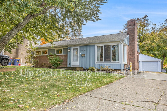 Photo - 1437 Lewison Ave NE