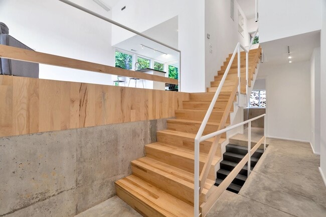 1124 Heath Dr