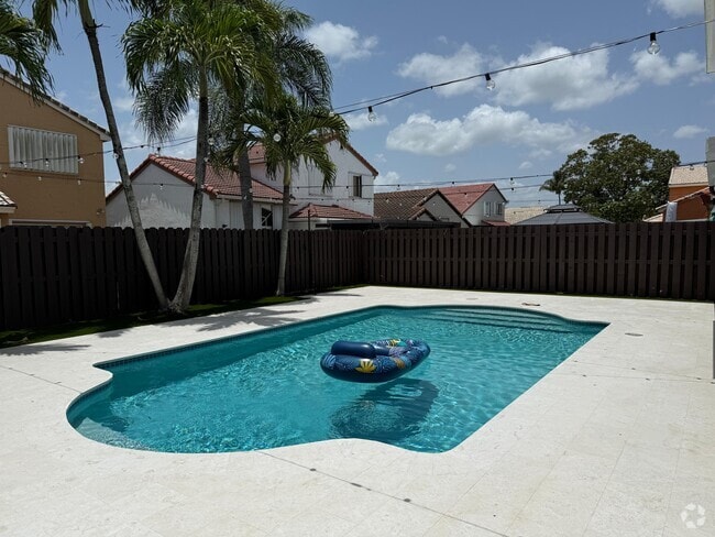 Building Photo - 16058 SW 85th St Rental