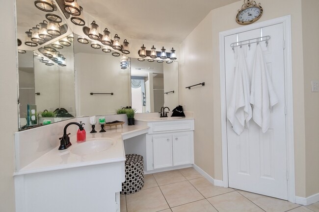 Photo - 7410 Lake Run Ln