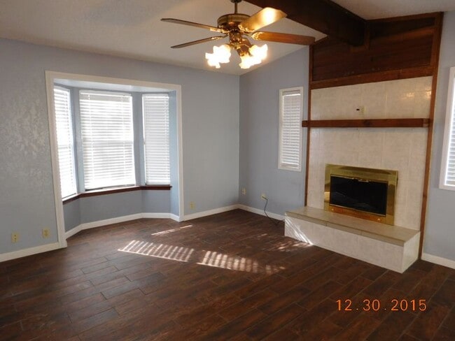 Photo - 2215 Phyllis Dr