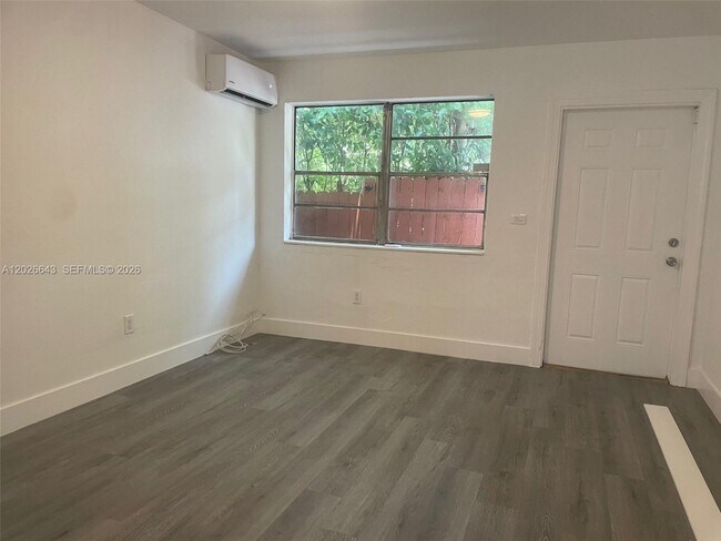 Photo - 1833 NW 41st St Unit 0