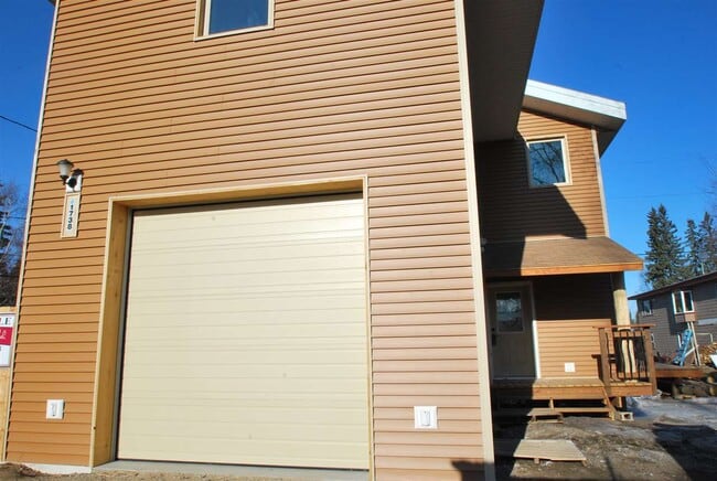 Building Photo - 1738 Alaska Way Rental