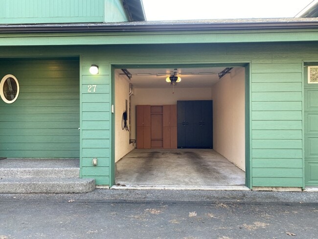 Photo - Townhouse On Private Drive In White Salmon, WA