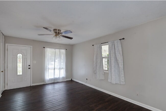 Photo - 4527 Fairview Dr