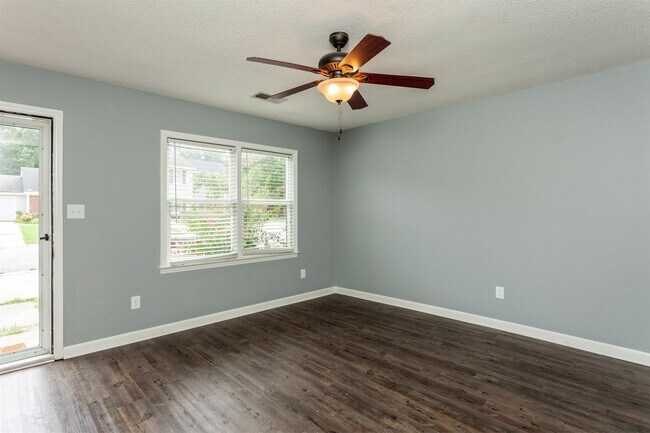 Photo - 139 Rollingwood Dr