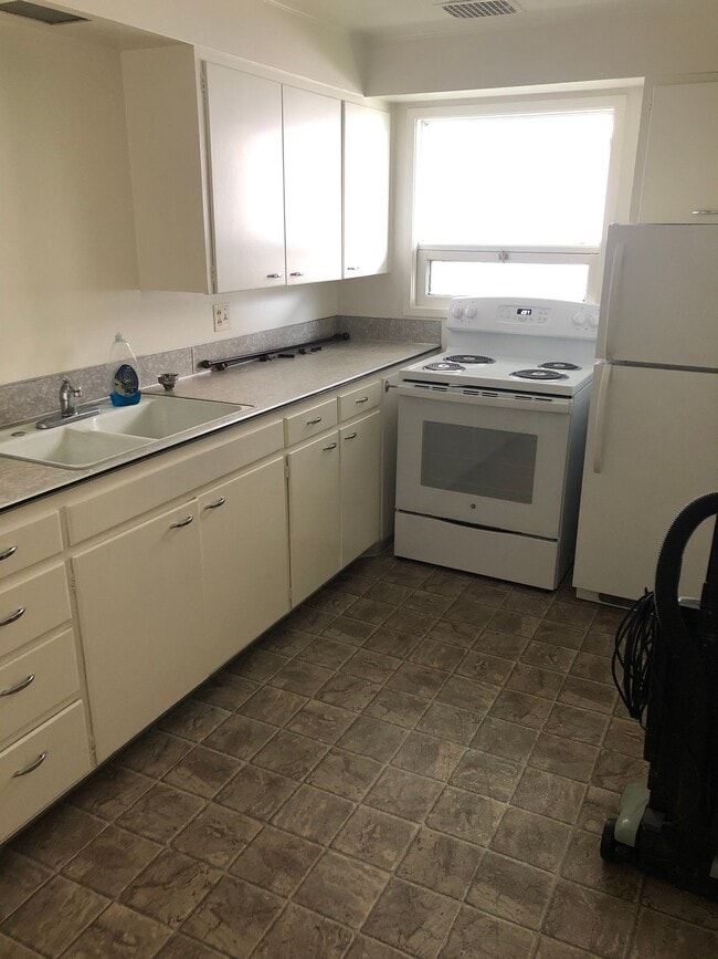 Photo - 447 SE Chadwick St Unit 2
