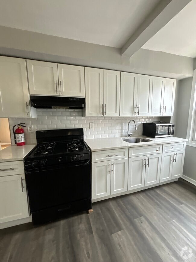Building Photo - 206 Peshine Ave Unit 2 Rental