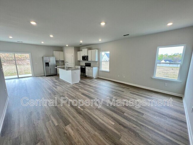 Photo - 458 Haddon Trl