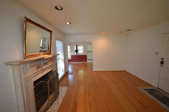 Photo - 6611 Anita St