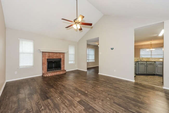 Photo - 704 Stonebrooke Dr