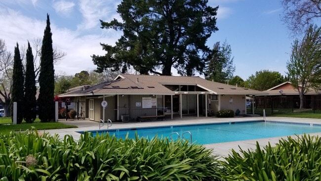 Photo - 2015 Olivera Rd