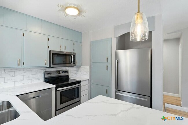 Photo - 2202 Spicewood Dr