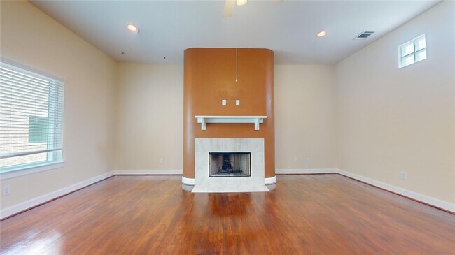 Photo - 8749 Bryam St