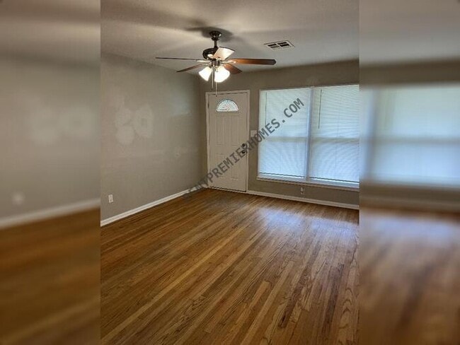 Photo - 2105 Maple Dr