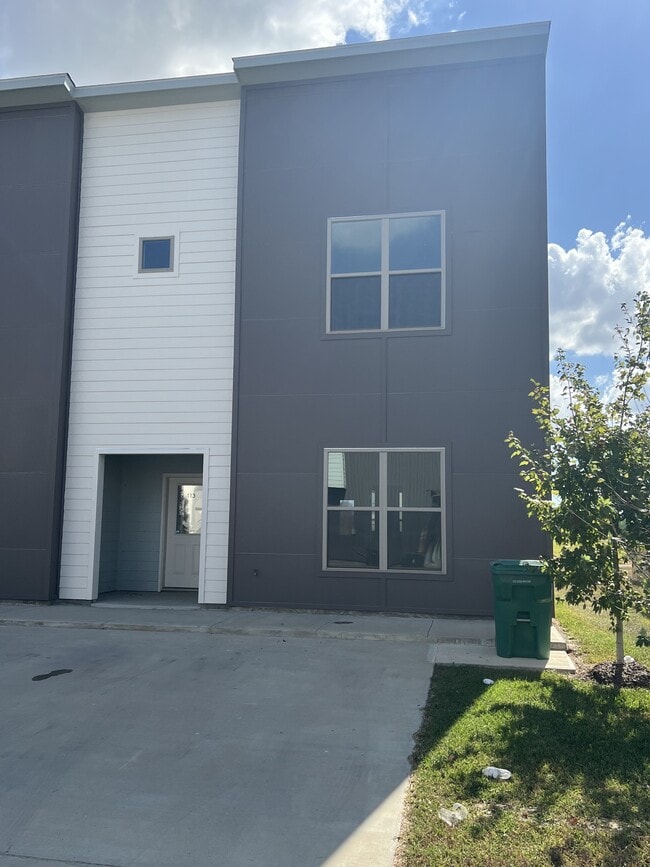 Building Photo - 113 Firethorn Dr Rental
