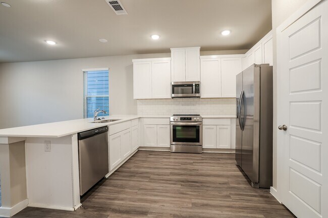 Photo - 18519 Centro Row