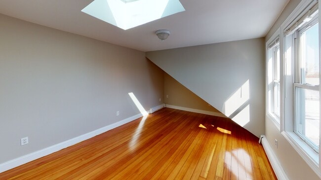 Building Photo - 24 Kelley Ct Unit 1