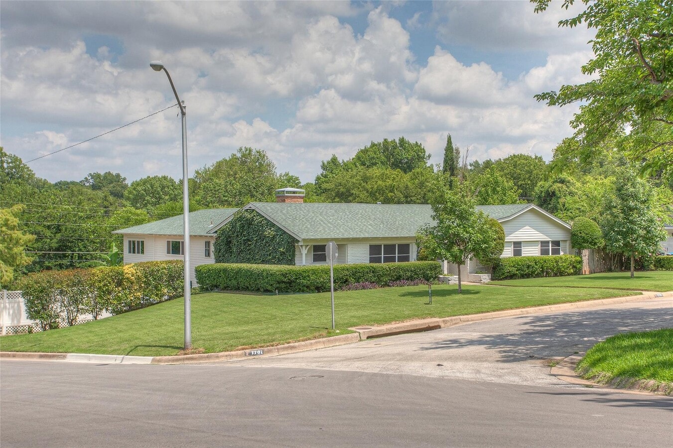 Photo - 1701 Versailles Rd House
