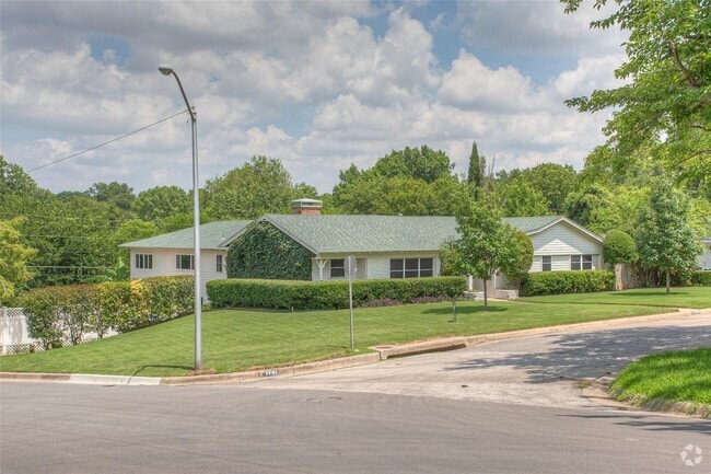 Building Photo - 1701 Versailles Rd Rental