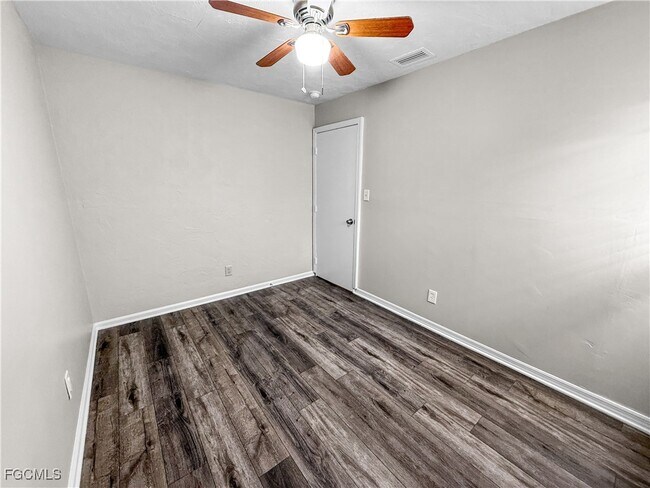 Photo - 3744 Estelle Ave