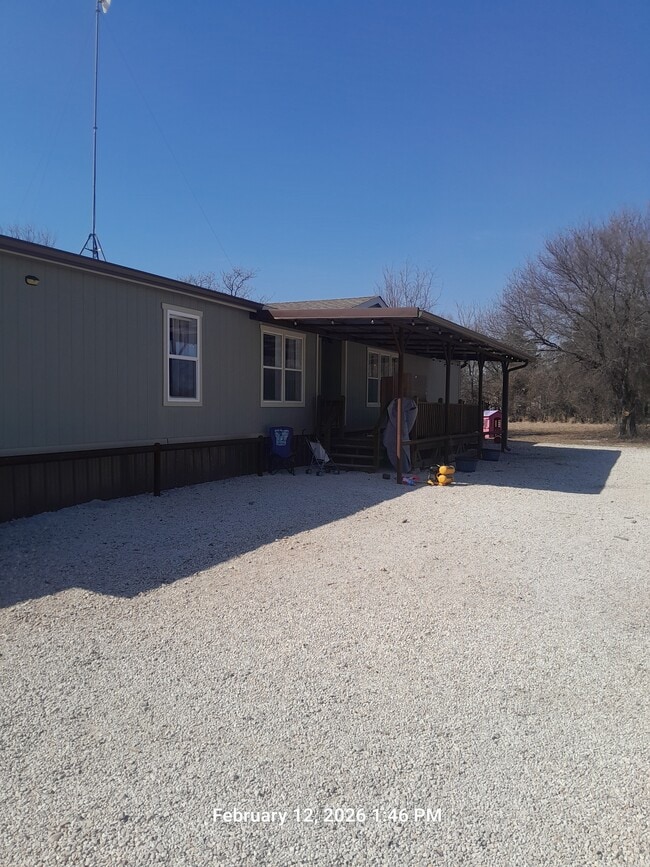 Photo - 404 W Old Axtell Rd