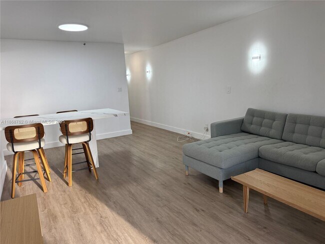 Photo - 4301 Collins Ave Unidad 208