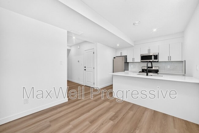 Photo - 14510-14595 95 Ave NW