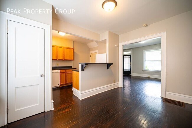 Photo - 1480 Summit St