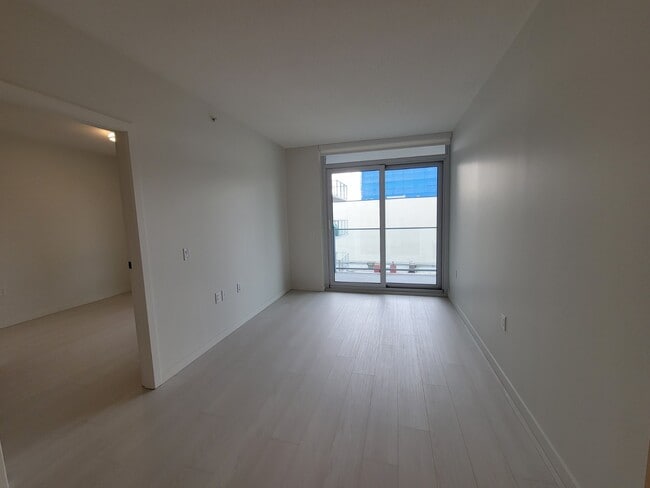 Photo - 180-180 E 2nd Ave