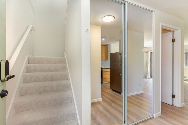 Photo - Modern 2-Bedroom Townhouse-Style Condo with Private Yard in Prime Kirkland Location