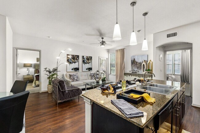 Photo - Exclusive Offer: Free Rent, No Fees, $200 ... Unidad DAK2