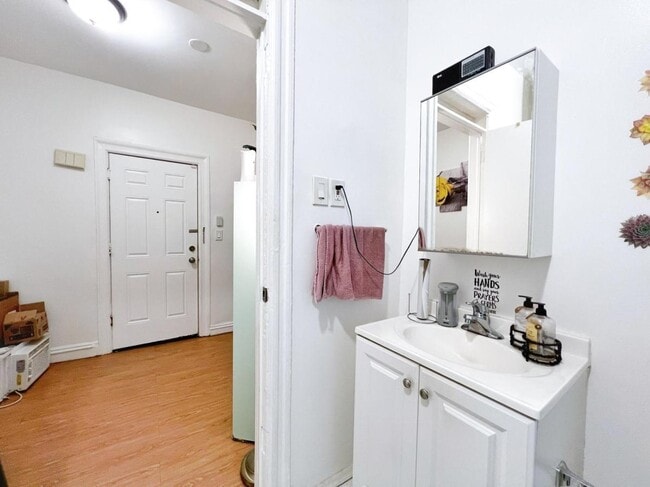 Photo - 298 Princeton Ave Unit 3