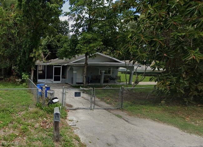 Building Photo - 330 Redlin St Rental