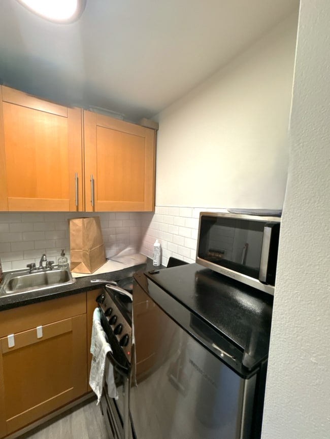 Photo - 496 Montrose Ave - 26 Unit 26