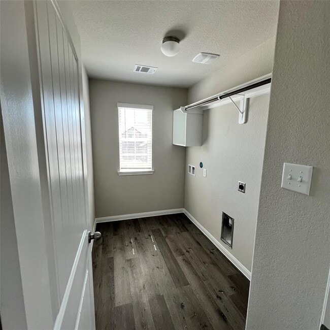 Building Photo - 25396 Grotto Falls Ln