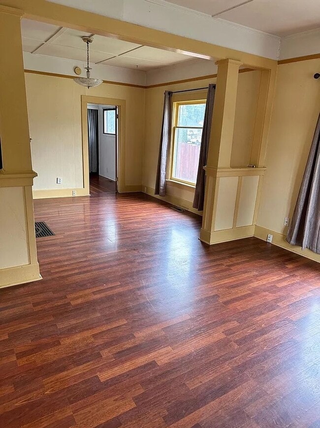 Photo - 509 N Cle Elum St Unidad 1