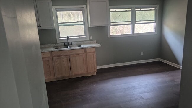 Photo - Spacious 4 Bedroom House