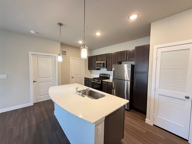 Building Photo - 2102 Antoine Dr Unit 4308 Rental