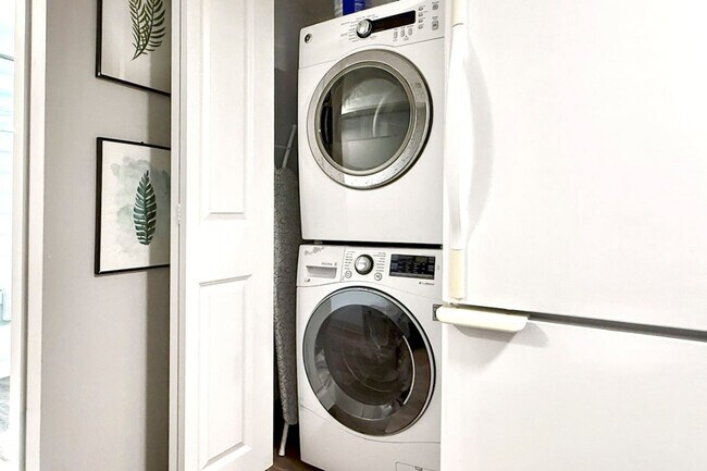 Photo - 11333-11389 89 St NW Unit ID1308648P