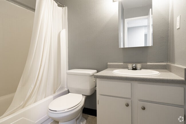 1BR, 1BA - 614SF
